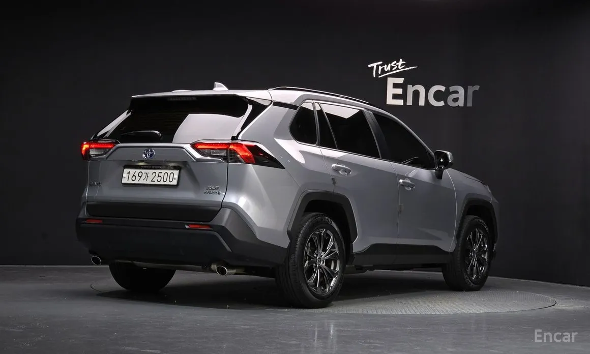 Фото 2 - Toyota RAV4