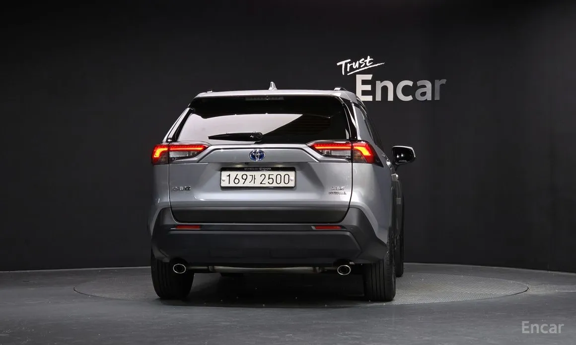 Фото 4 - Toyota RAV4