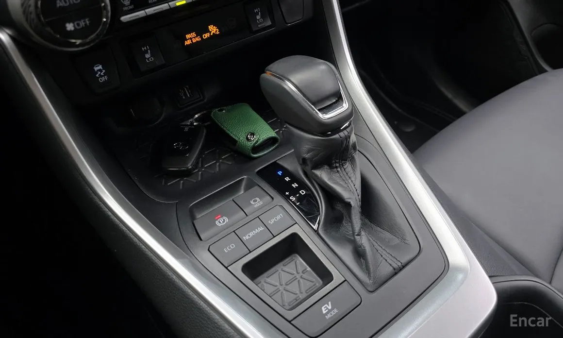 Фото 9 - Toyota RAV4