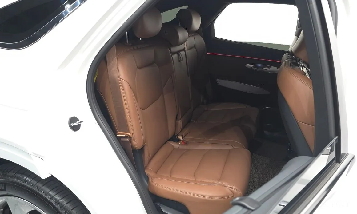 Фото 12 - Genesis GV70