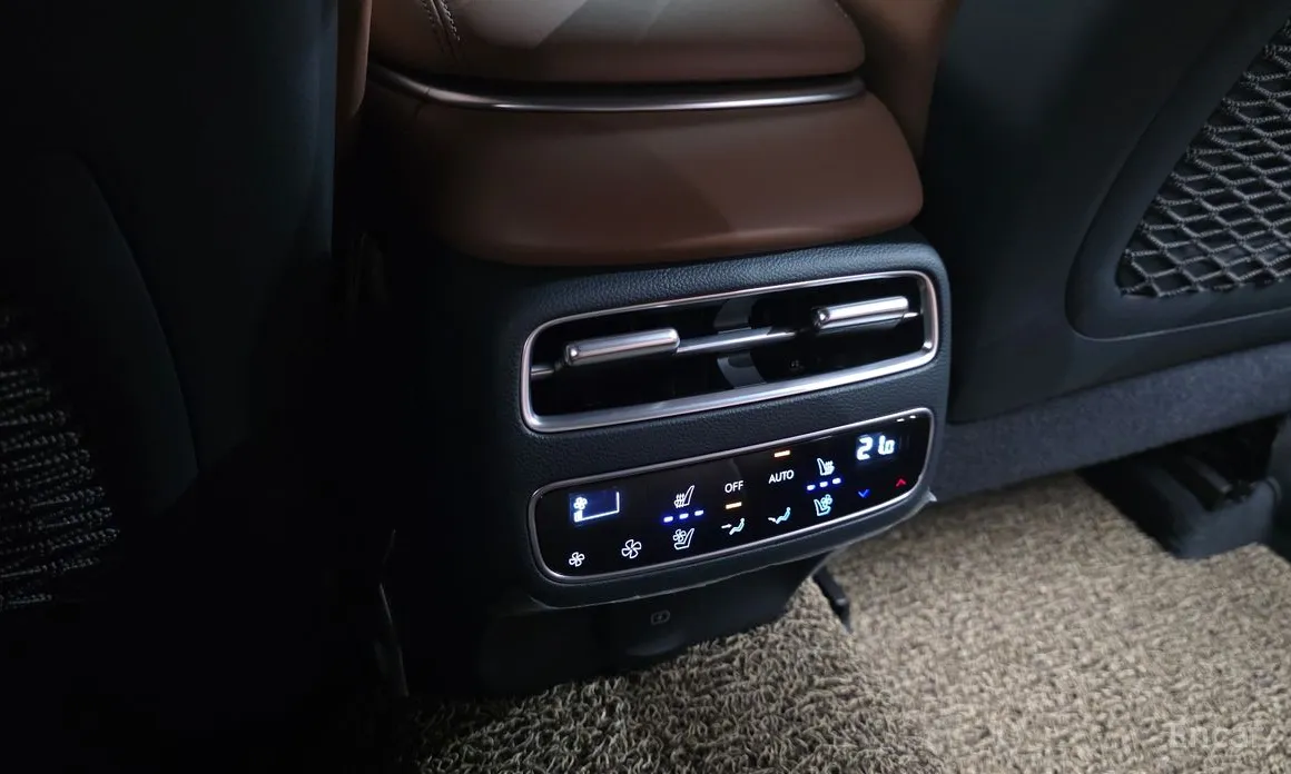 Фото 19 - Genesis GV70