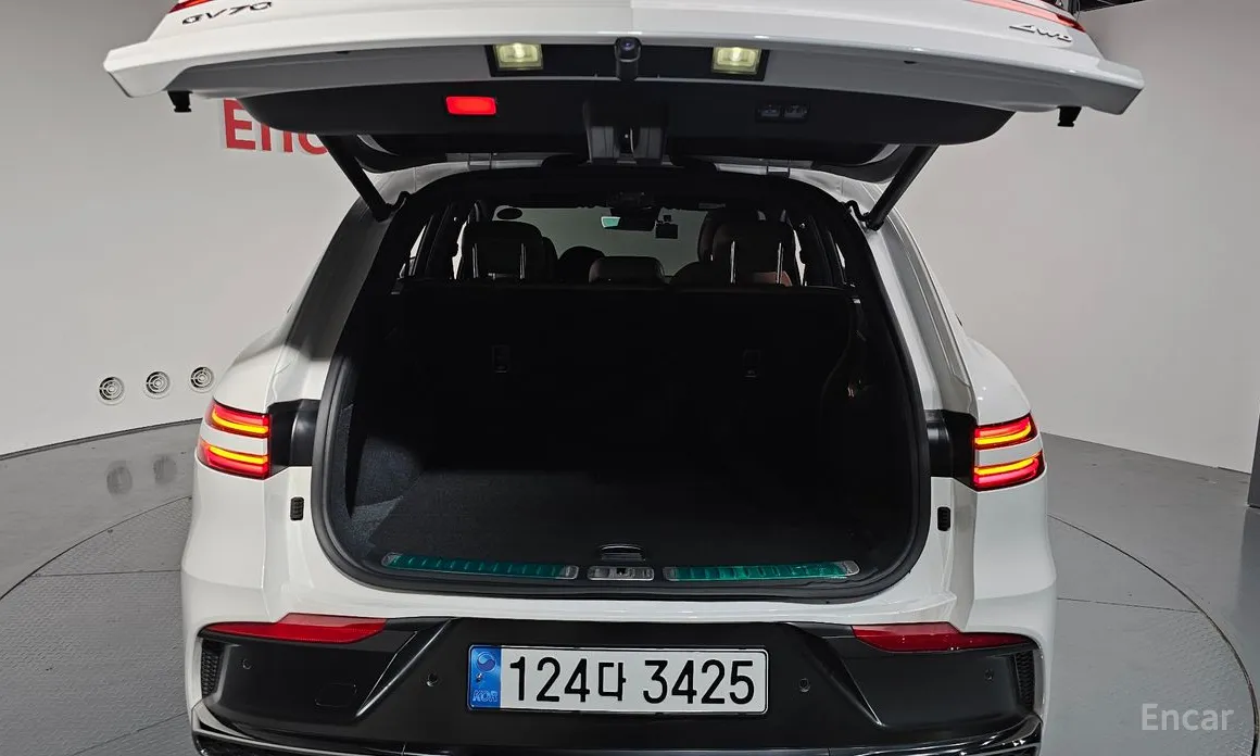 Фото 20 - Genesis GV70