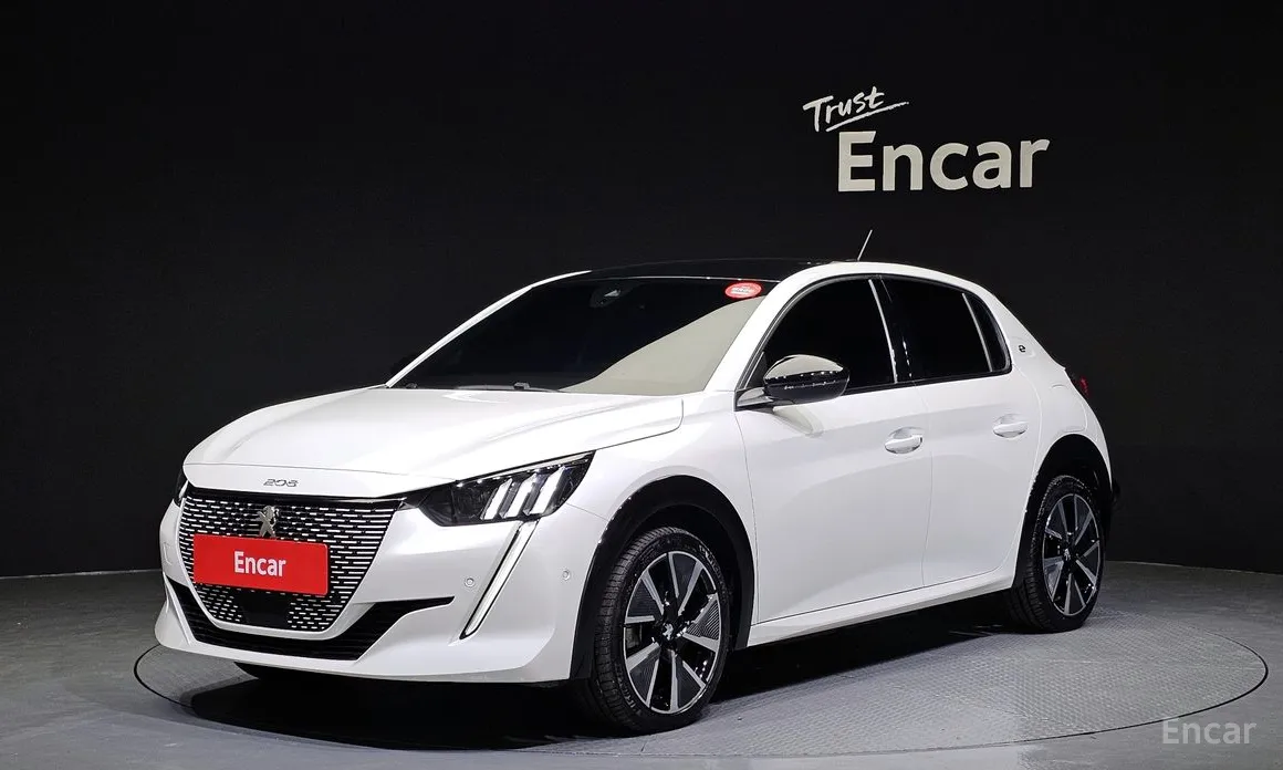 Фото 1 - Peugeot 208