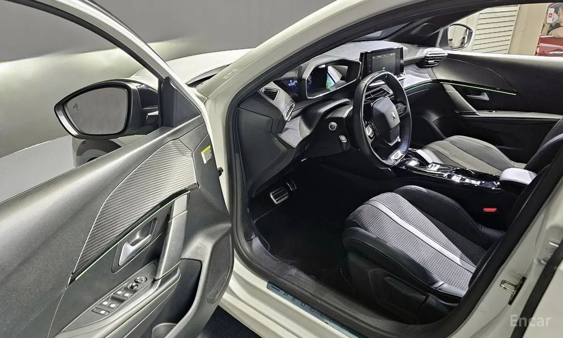 Фото 10 - Peugeot 208