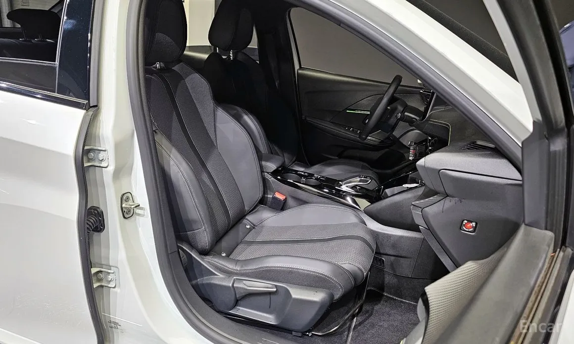 Фото 12 - Peugeot 208