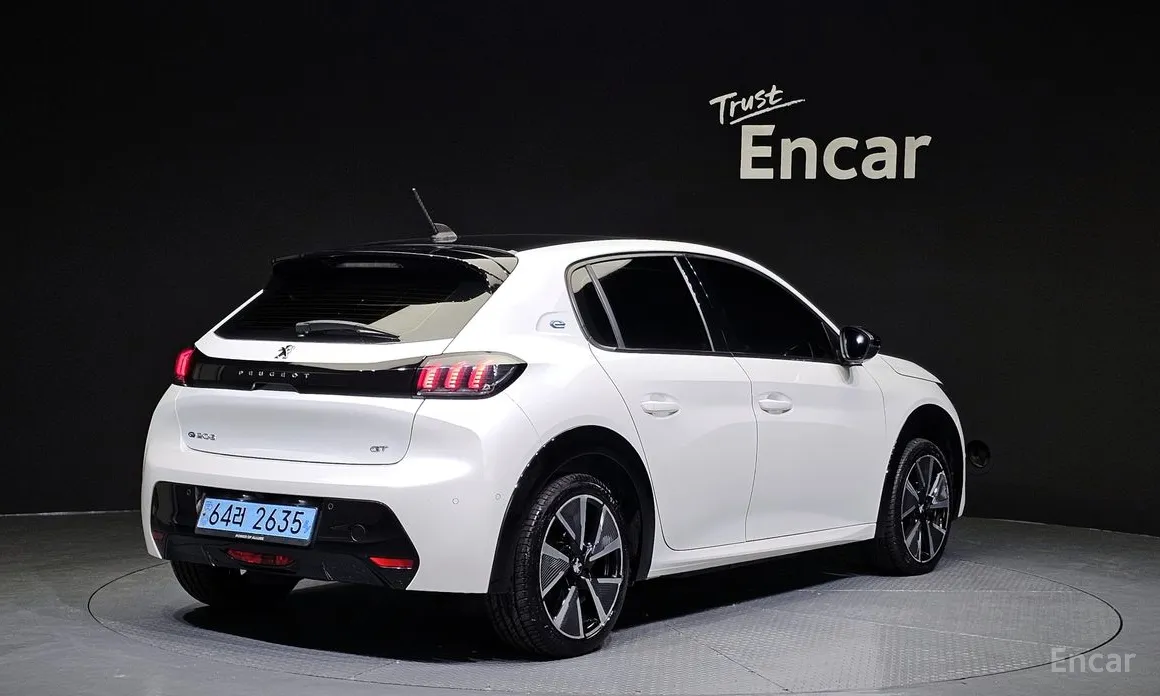 Фото 2 - Peugeot 208