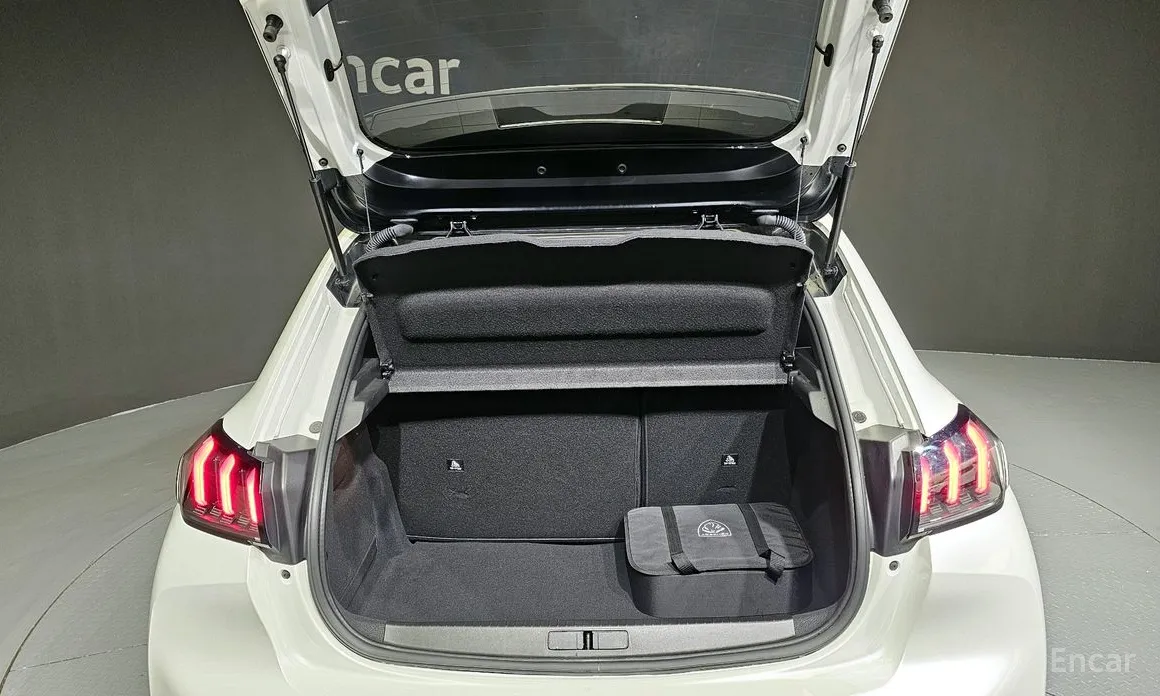 Фото 20 - Peugeot 208