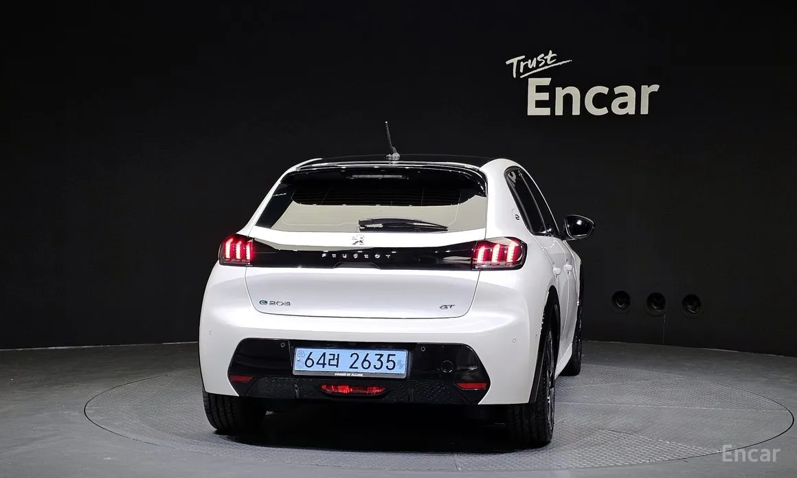 Фото 4 - Peugeot 208