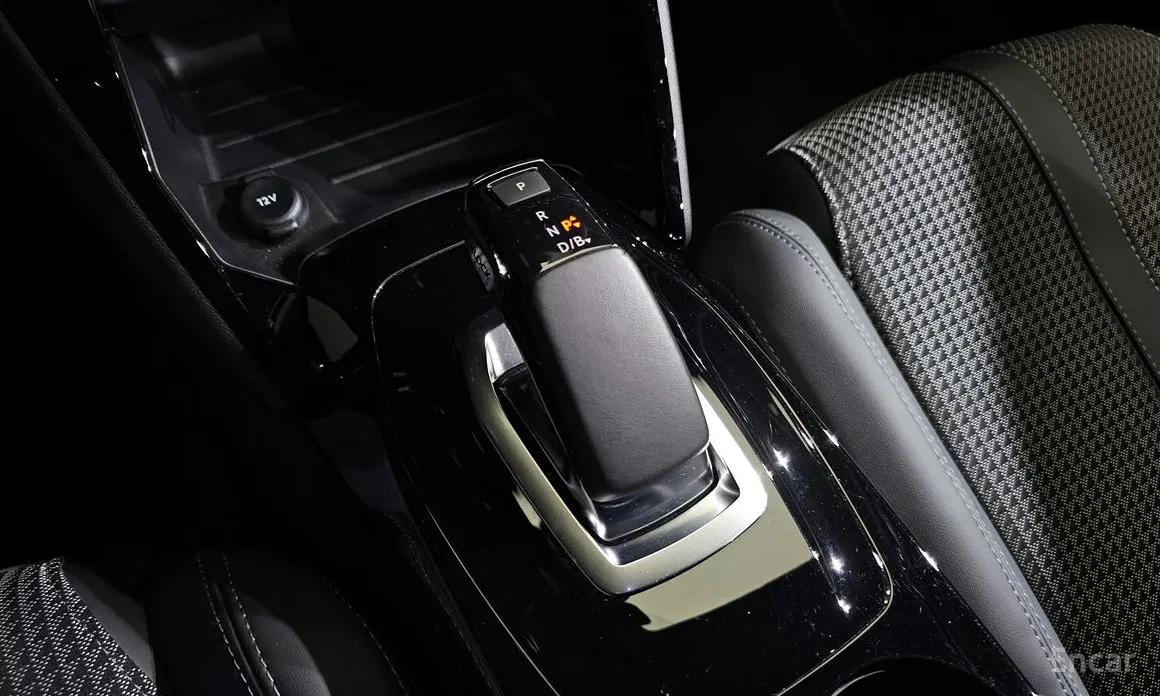 Фото 9 - Peugeot 208