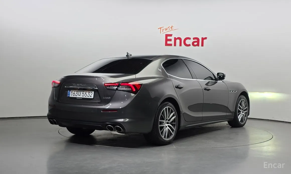 Фото 2 - Maserati Ghibli