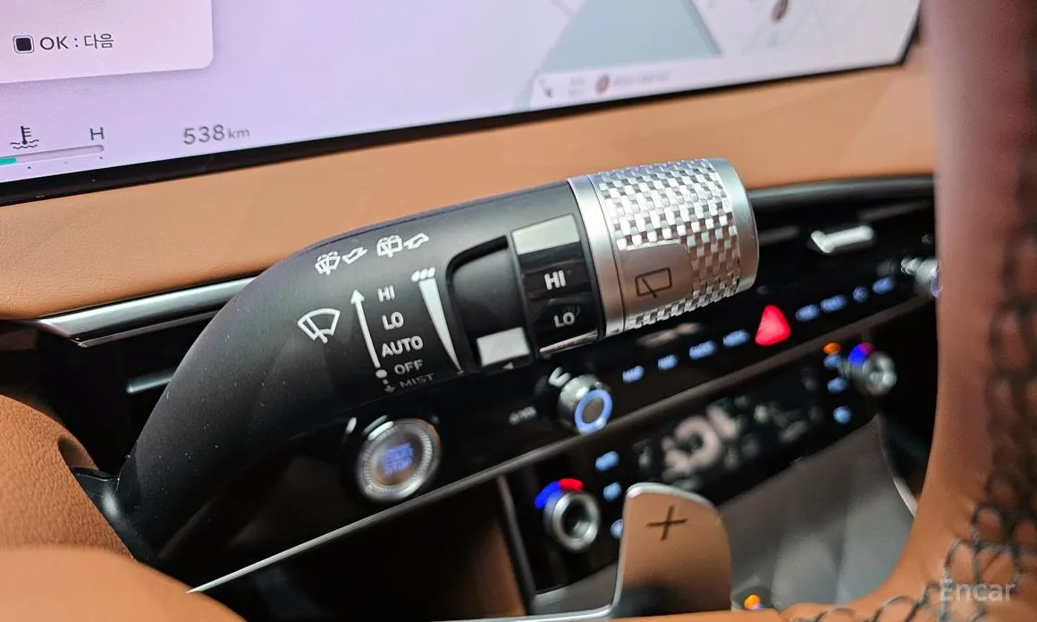 Фото 17 - Genesis GV70