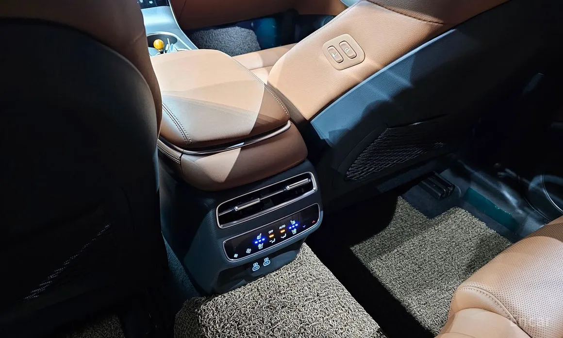 Фото 18 - Genesis GV70