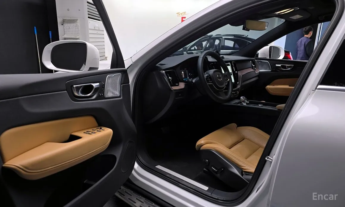 Фото 10 - Volvo XC60