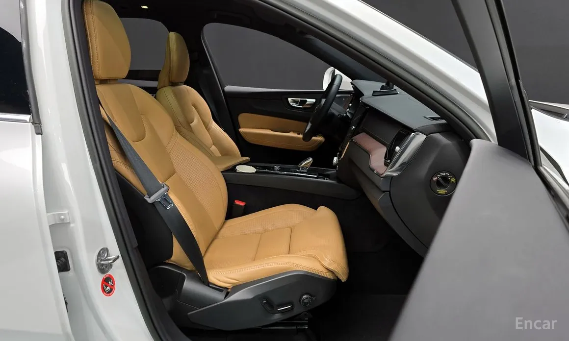 Фото 11 - Volvo XC60