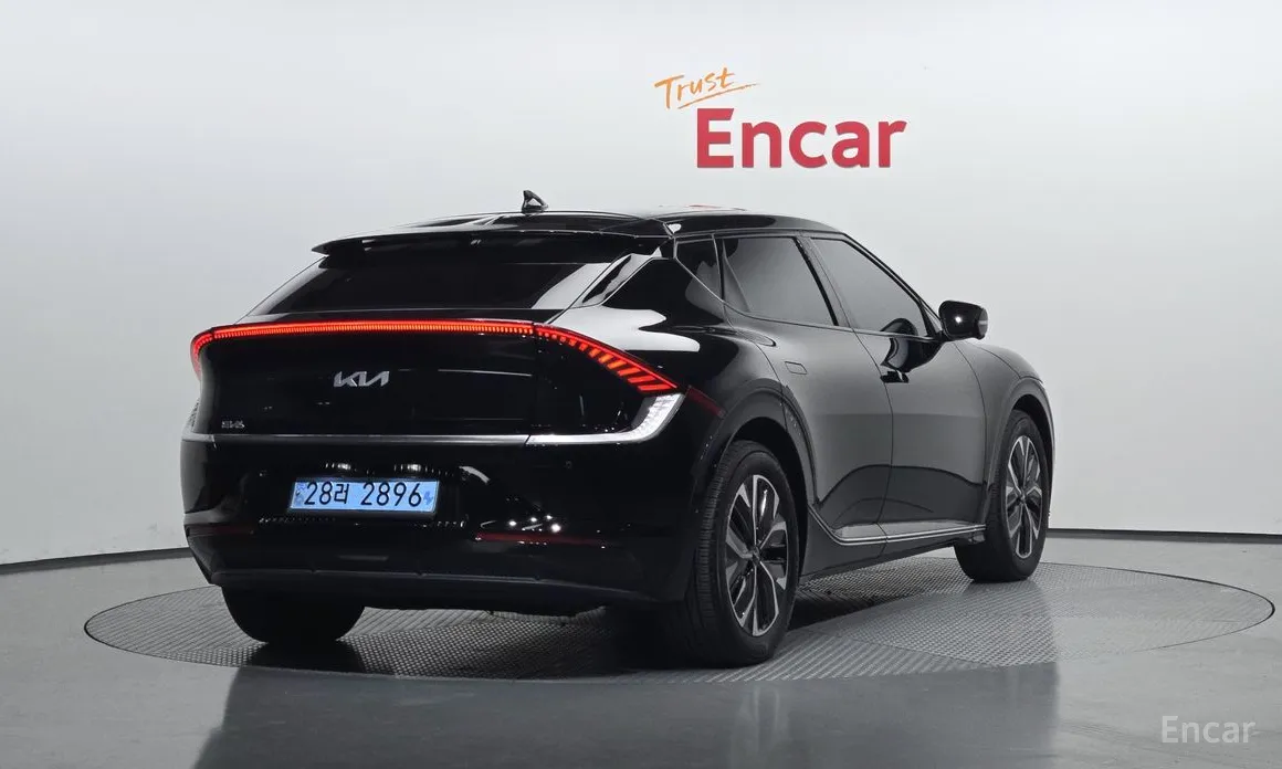 Фото 2 - Kia EV6