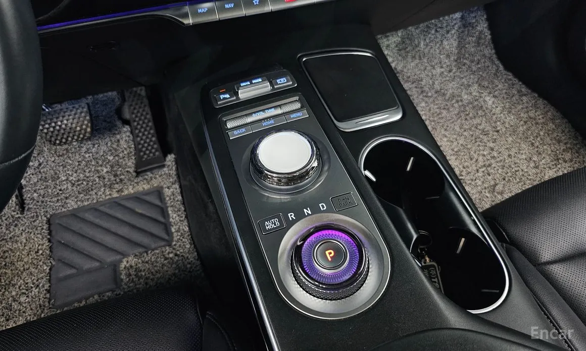 Photo 11 - Genesis GV70