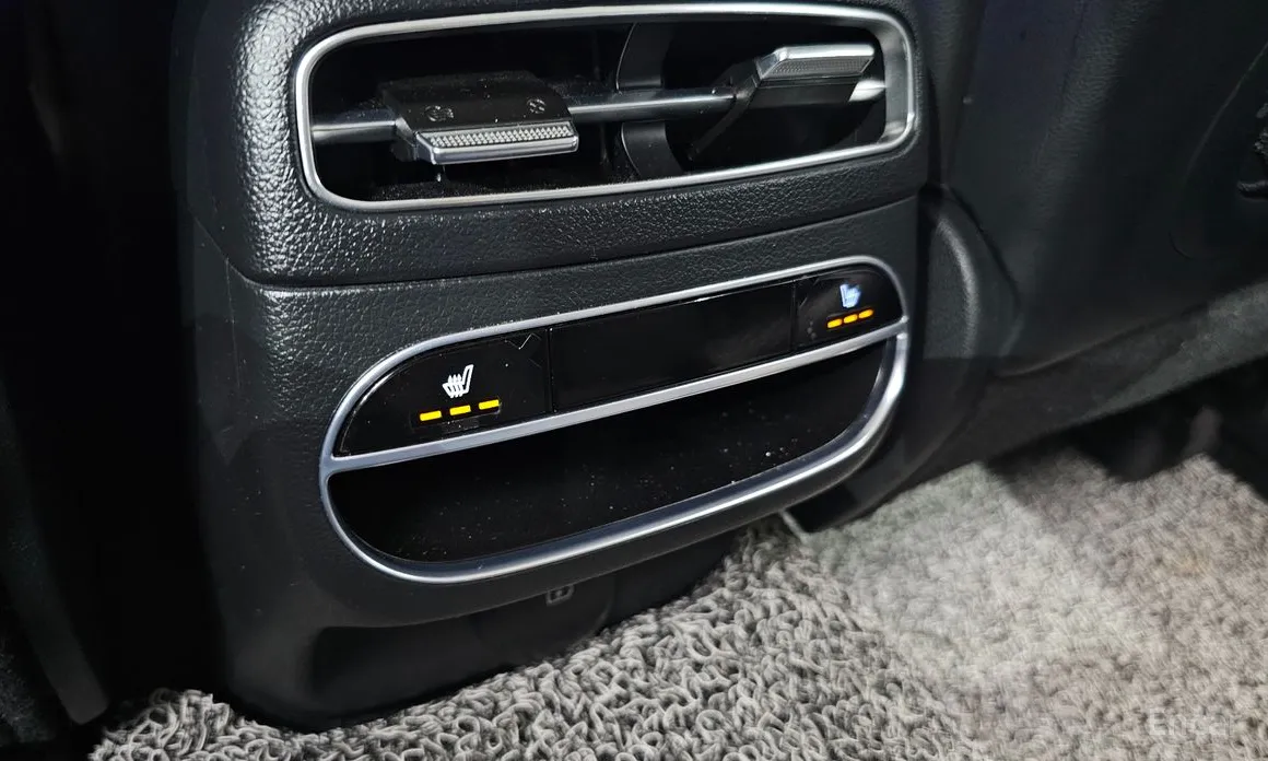 Photo 14 - Genesis GV70