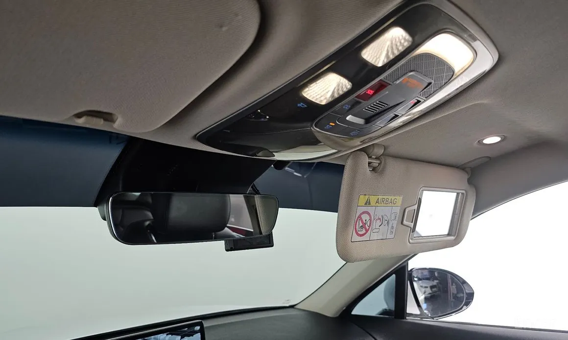 Photo 15 - Genesis GV70