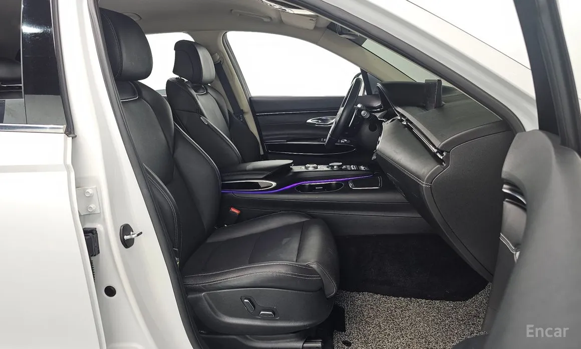 Photo 18 - Genesis GV70