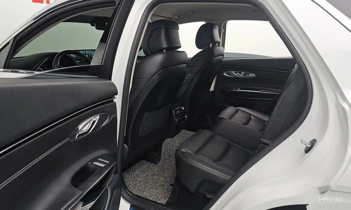 Photo 19 - Genesis GV70