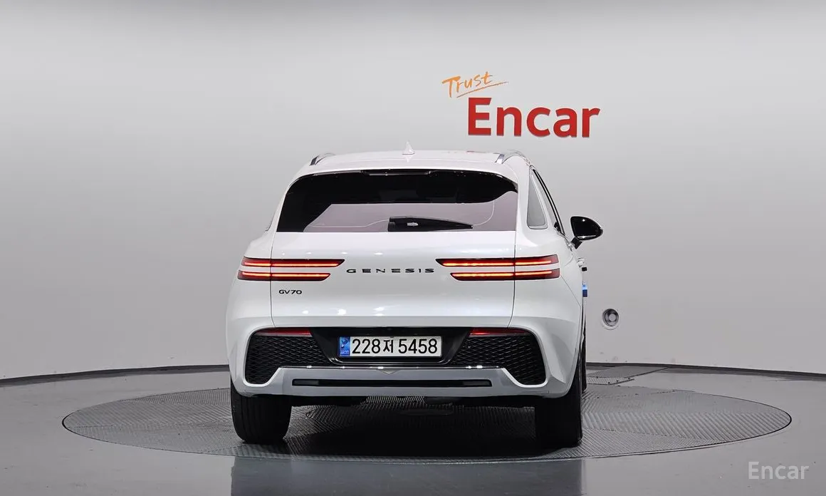 Photo 4 - Genesis GV70