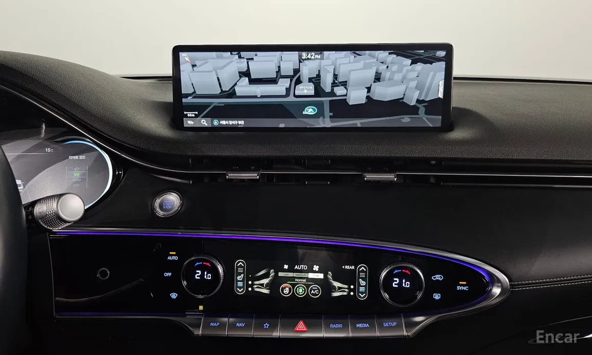 Photo 8 - Genesis GV70