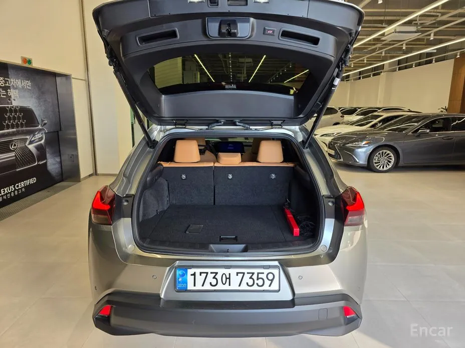 Фото 14 - Lexus UX