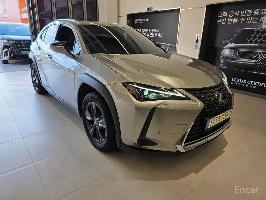 Фото 15 - Lexus UX