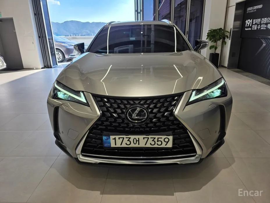 Фото 3 - Lexus UX