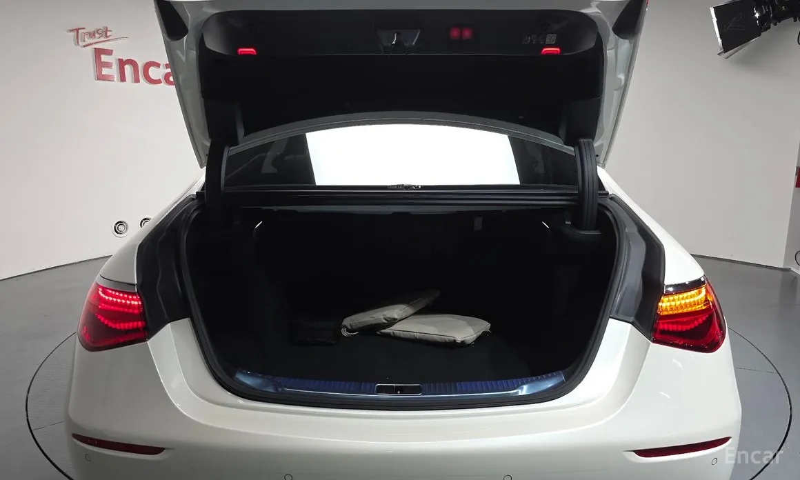 Фото 20 - Mercedes-Benz S-Class