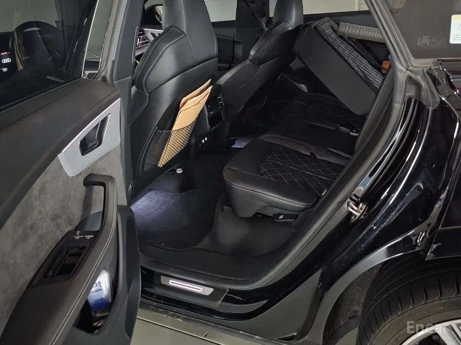 Фото 1 - Audi Q8