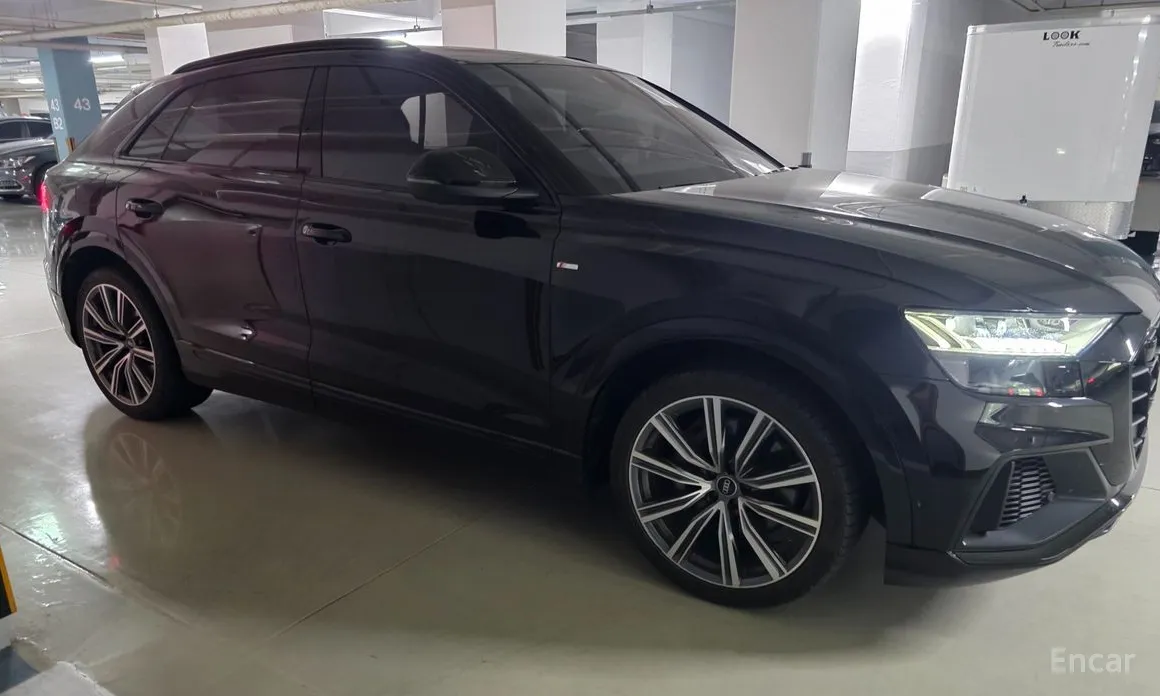 Фото 13 - Audi Q8