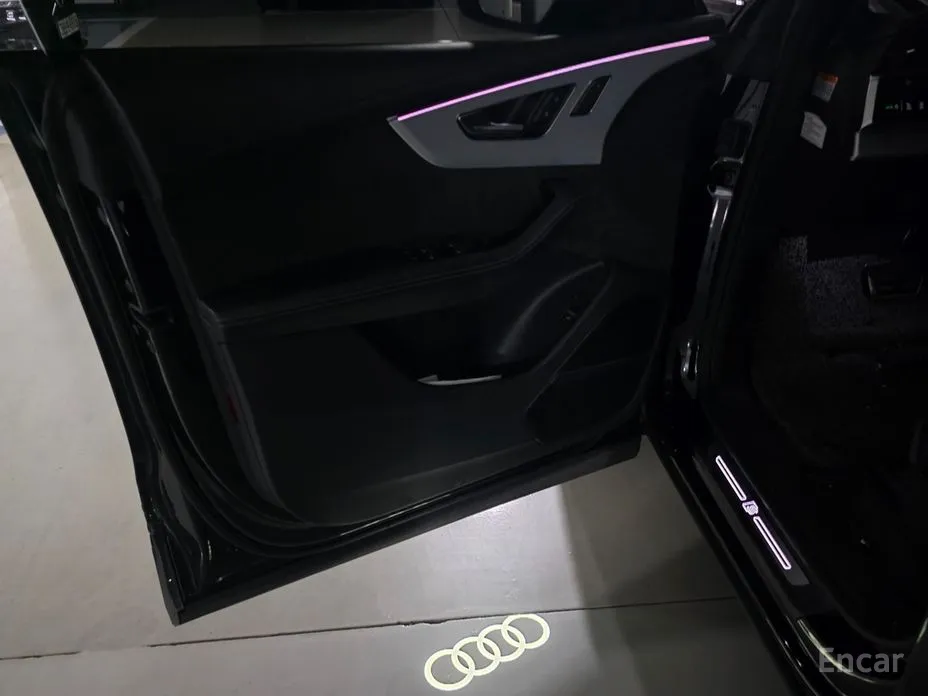 Фото 2 - Audi Q8