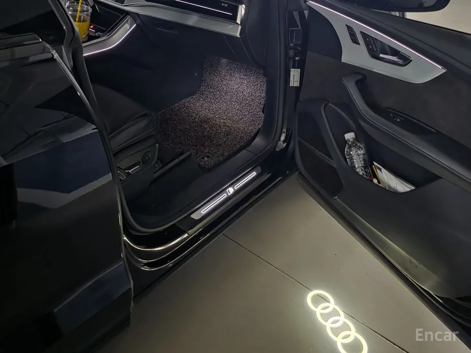 Фото 4 - Audi Q8