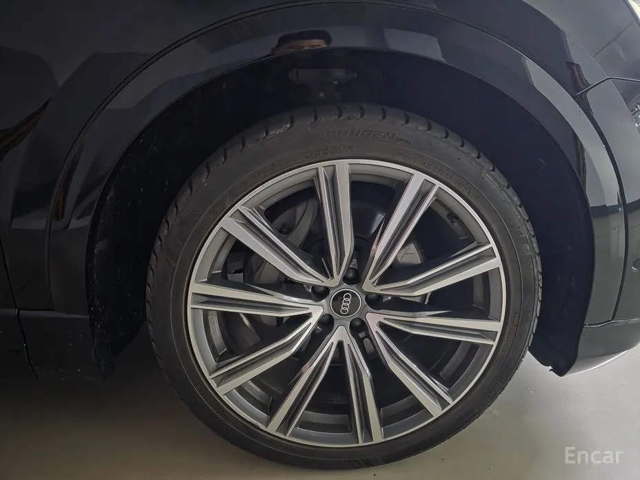 Фото 5 - Audi Q8