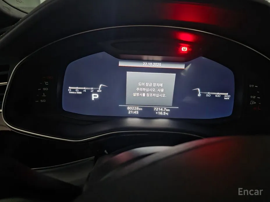 Фото 6 - Audi Q8