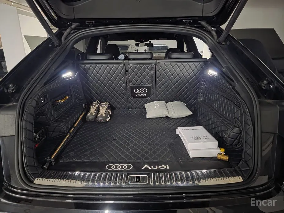 Фото 8 - Audi Q8