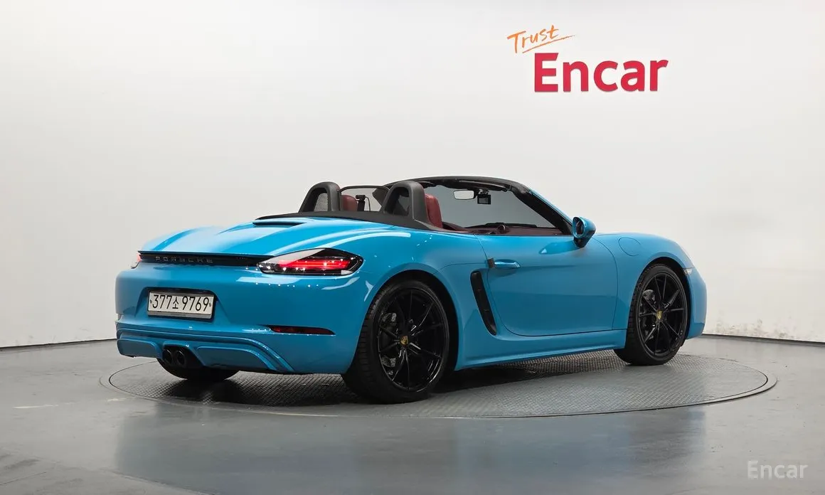 Фото 2 - Porsche 718