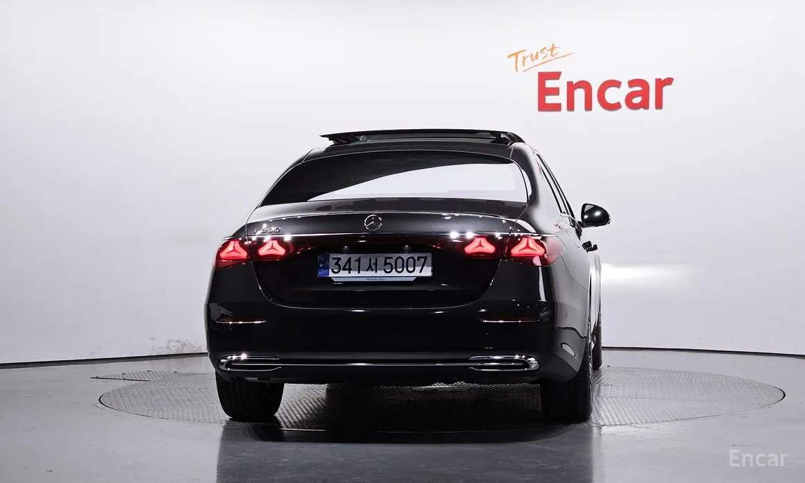 Фото 4 - Mercedes-Benz E-Class