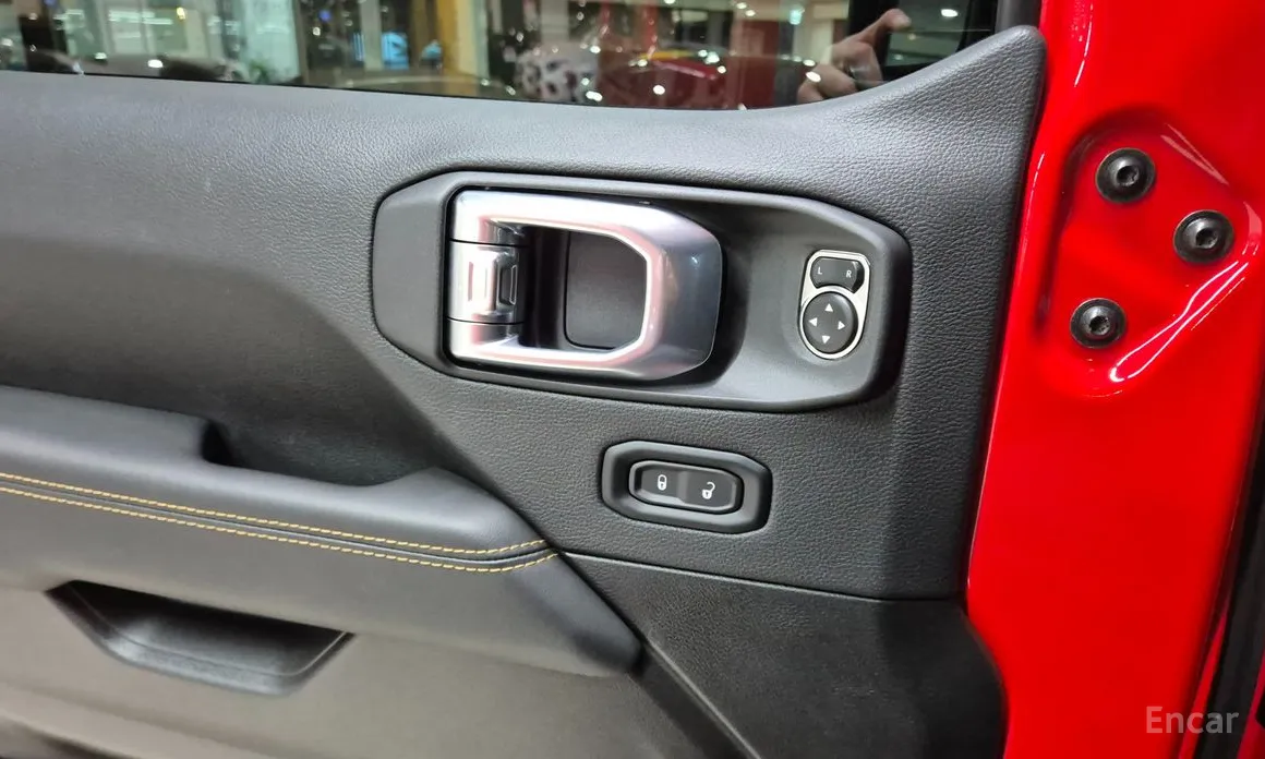 Фото 10 - Jeep Wrangler