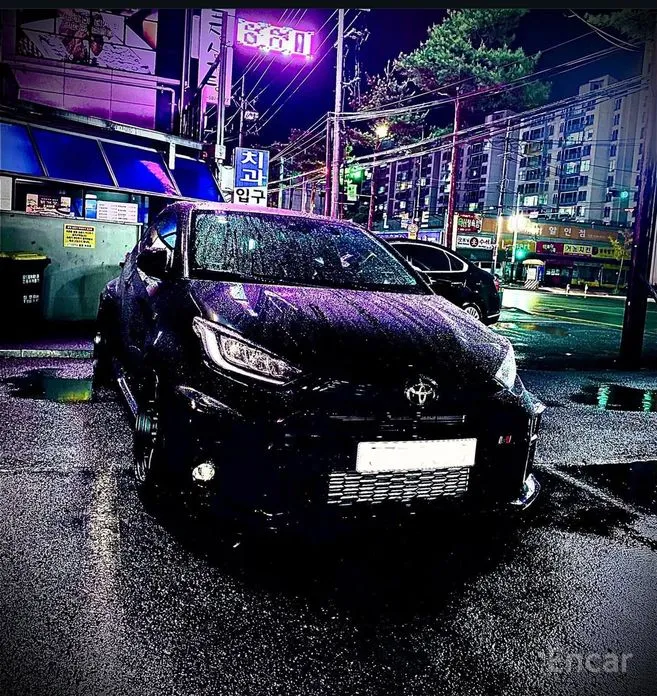 Фото 1 - Toyota Yaris