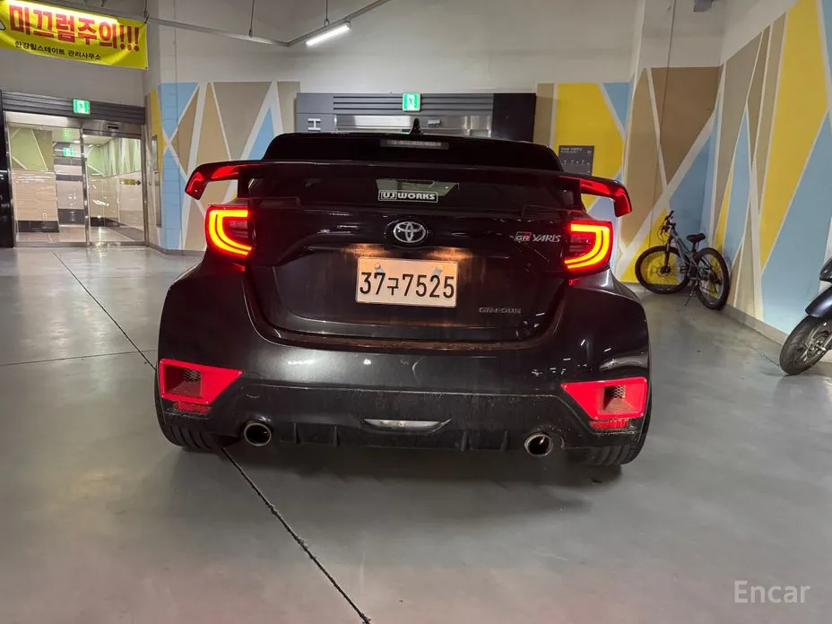 Фото 4 - Toyota Yaris