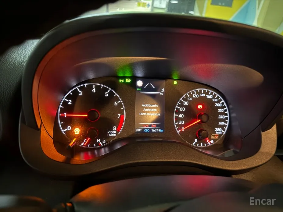 Фото 5 - Toyota Yaris