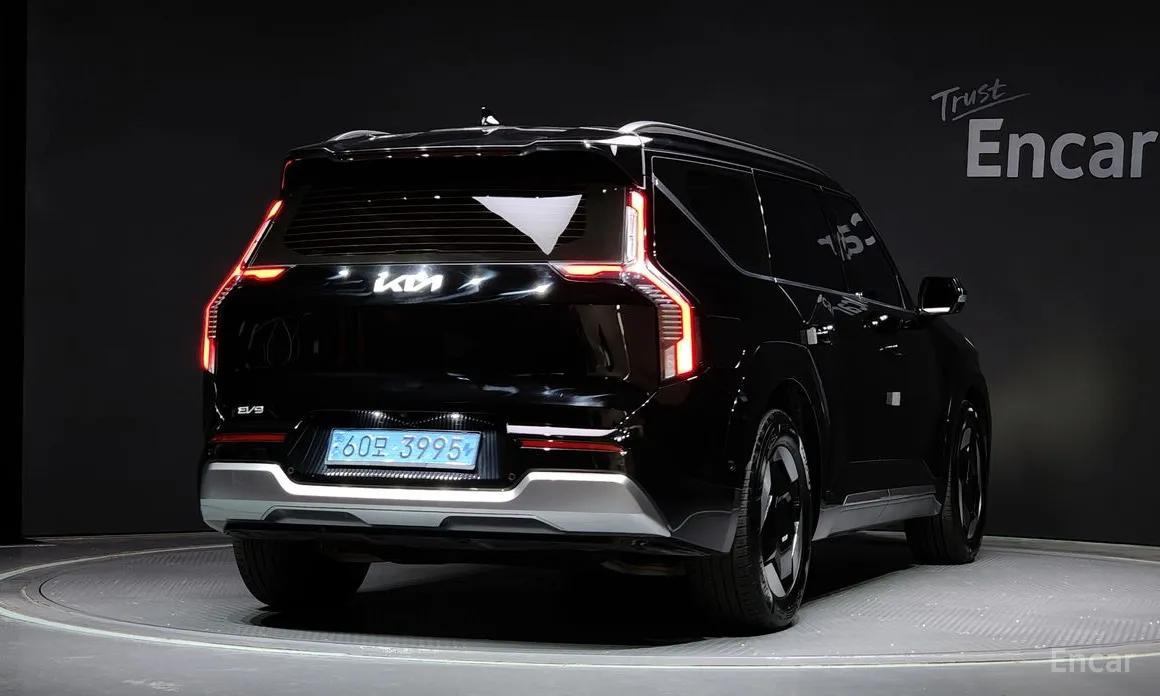 Фото 2 - Kia EV9