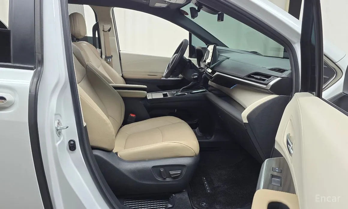 Фото 10 - Toyota Sienna