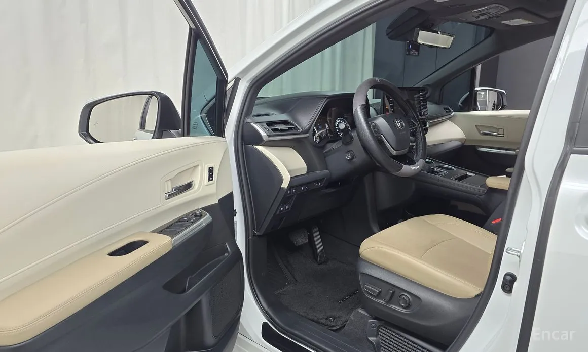 Фото 11 - Toyota Sienna