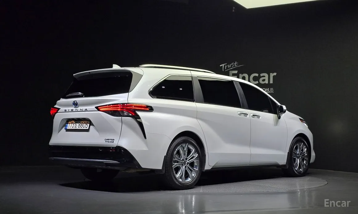 Фото 2 - Toyota Sienna
