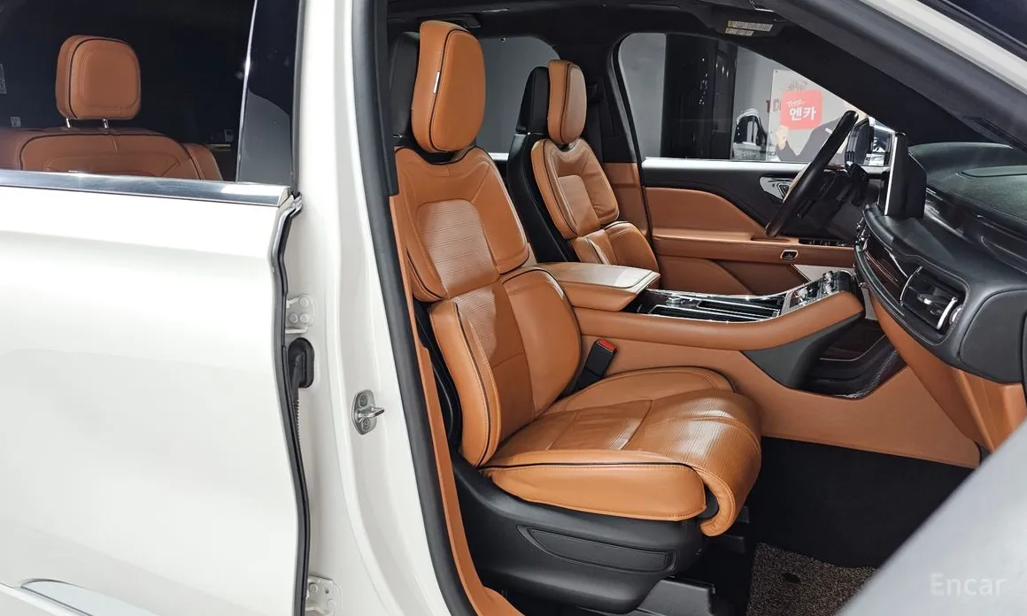 Фото 10 - Lincoln Aviator