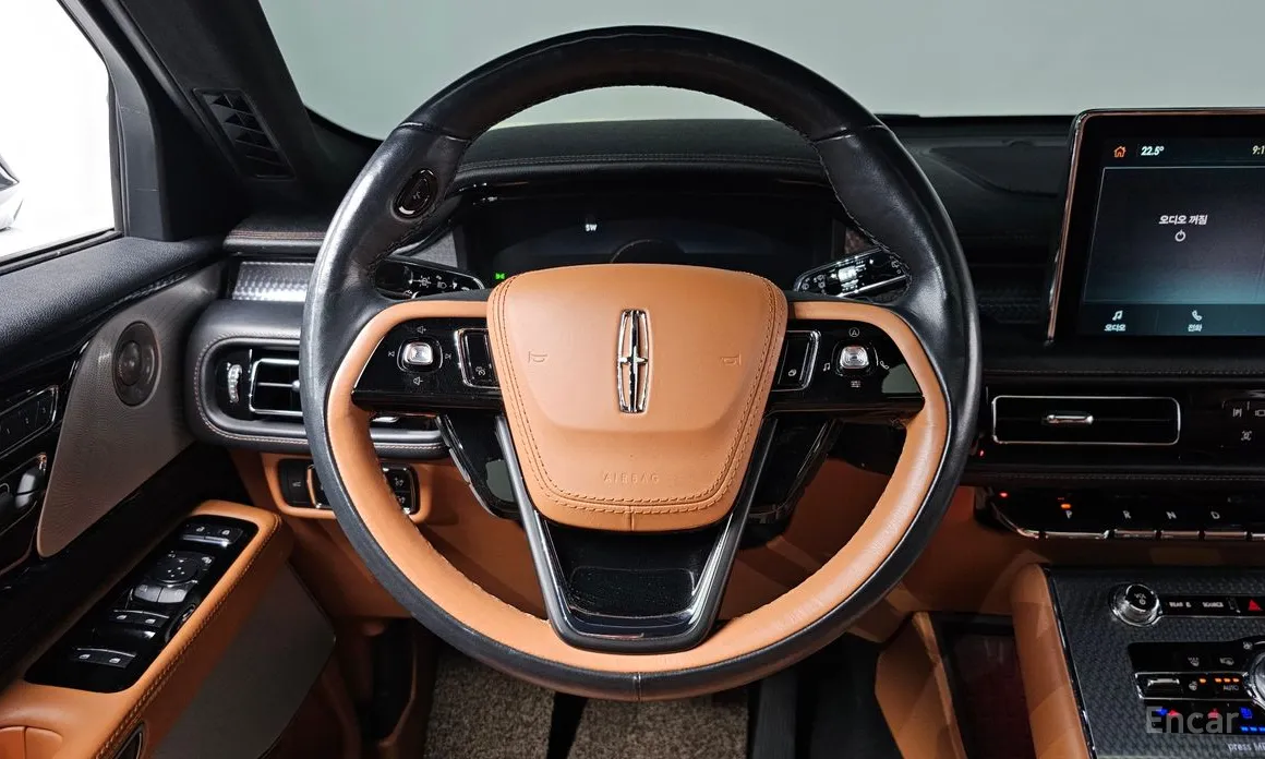 Фото 13 - Lincoln Aviator