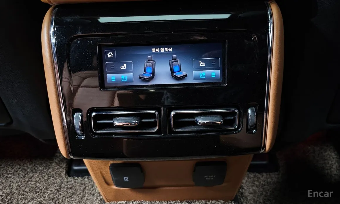 Фото 19 - Lincoln Aviator